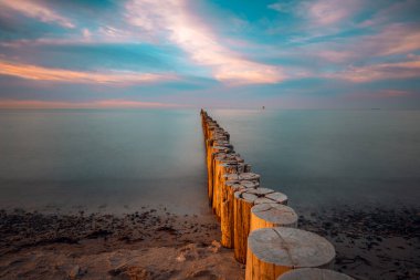 Sonnenaufgang am Strand Gespensterwald Nienhagen an der Ostsee, 