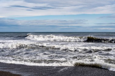 Kuzey Atlantik 'ten gelen deniz dalgaları İzlanda' nın güney kooperatifini vuruyor