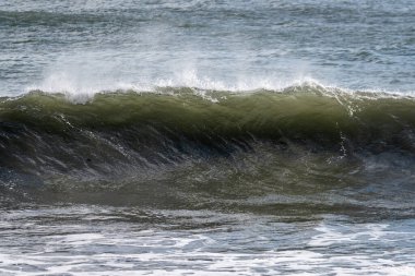 Kuzey Atlantik 'ten gelen deniz dalgaları İzlanda' nın güney kooperatifini vuruyor