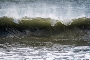 Kuzey Atlantik 'ten gelen deniz dalgaları İzlanda' nın güney kooperatifini vuruyor