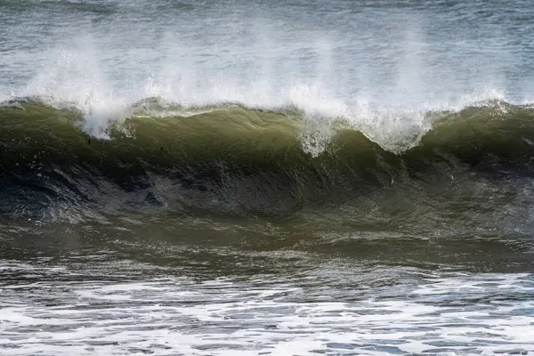 Kuzey Atlantik 'ten gelen deniz dalgaları İzlanda' nın güney kooperatifini vuruyor