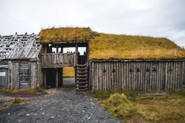 Stoksnes, İzlanda 'da film ayarları için kullanılan yapay Viking köyü.