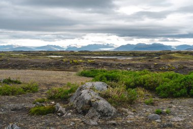 İzlanda Deniz Burnu. İzlanda 'nın güneydoğusundaki Stoksnes' de Vestrahorn İzlanda 'nın muhteşem akşam manzarası. İzlanda, Avrupa. İnanılmaz doğa manzarası. Popüler seyahat yerleri