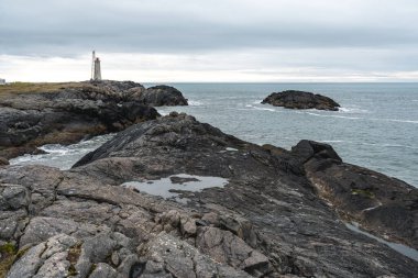 İzlanda Deniz Burnu. İzlanda 'nın güneydoğusundaki Stoksnes' de Vestrahorn İzlanda 'nın muhteşem akşam manzarası. İzlanda, Avrupa. İnanılmaz doğa manzarası. Popüler seyahat yerleri