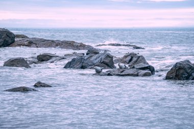 İzlanda Deniz Burnu. İzlanda 'nın güneydoğusundaki Stoksnes' de Vestrahorn İzlanda 'nın muhteşem akşam manzarası. İzlanda, Avrupa. İnanılmaz doğa manzarası. Popüler seyahat yerleri