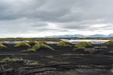 Vestrahorn sıradağları ve Stoksnes plaj panoraması, Hofn, İzlanda yakınlarında.
