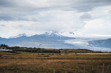 Vestrahorn sıradağları ve Stoksnes plaj panoraması, Hofn, İzlanda yakınlarında.