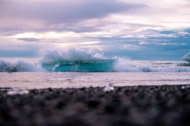 Jokulsarlon Buzul Gölü İzlanda yakınlarında elmas plajı.