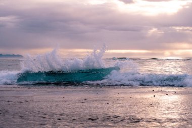 Jokulsarlon Buzul Gölü İzlanda yakınlarında elmas plajı.