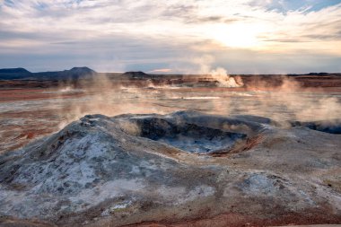 Hver, İzlanda Hverarond, Myvatn 'da bir jeotermal bölge. Hve