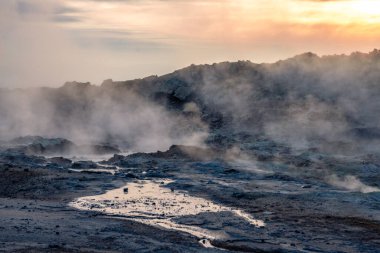 Hver, İzlanda Hverarond, Myvatn 'da bir jeotermal bölge. Hve