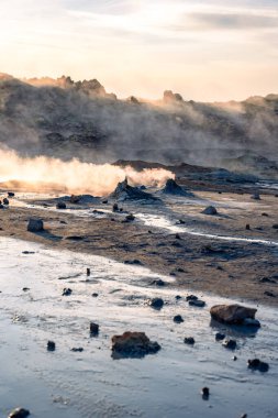 Hver, İzlanda Hverarond, Myvatn 'da bir jeotermal bölge. Hve