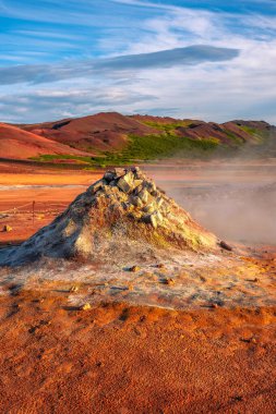 Hver, İzlanda Hverarond, Myvatn 'da bir jeotermal bölge. Hve