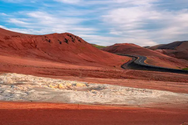 Hver, İzlanda Hverarond, Myvatn 'da bir jeotermal bölge. Hve