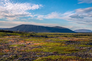 Büyük Hverfjall volkan krateri Myvatn bölgesinde Tephra konisidir. 