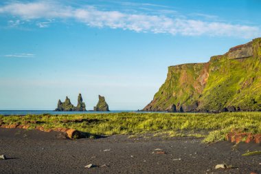 Nehir geçişinin hava manzarası güzel İzlanda manzarası.