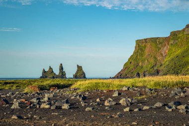 Nehir geçişinin hava manzarası güzel İzlanda manzarası.