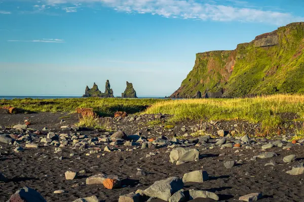Nehir geçişinin hava manzarası güzel İzlanda manzarası.
