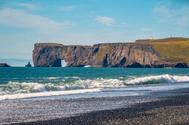 Nehir geçişinin hava manzarası güzel İzlanda manzarası.