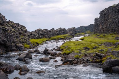 Thingvellir Ulusal Parkı Yarık Vadisi, Şelale Ortasına