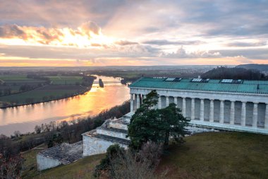 Walhalla Donaustauf, Bavyera Ger 'deki Tuna Nehri üzerinde Regensburg yakınlarında.