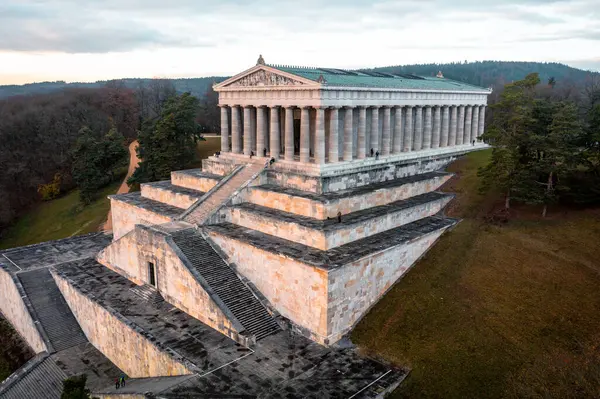 Walhalla Donaustauf, Bavyera Ger 'deki Tuna Nehri üzerinde Regensburg yakınlarında.