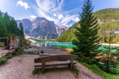 Yazın Braies Gölü, Dolomiteler, Güney Tyrol,