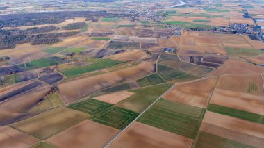 Straubing-Bogen bölgesi, Bavyera, Almanya ve Avrupa 'daki tarım alanlarının havadan görüşü