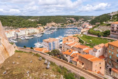 Liman ve eski şehir Bonifacio, Korsika, Fransa