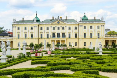 30.10.2022 Bialystok Poland.Dekoratif bahçe ve Branicki Sarayı.