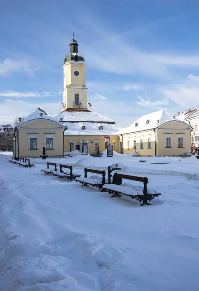21.02.2024 Bialystok Poland.Kış gününün güzelliği ve tarihi belediye binasının manzarası.