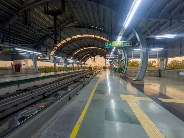 Blick Auf Die Bahn Plattform Von Delhi — Stockfoto
