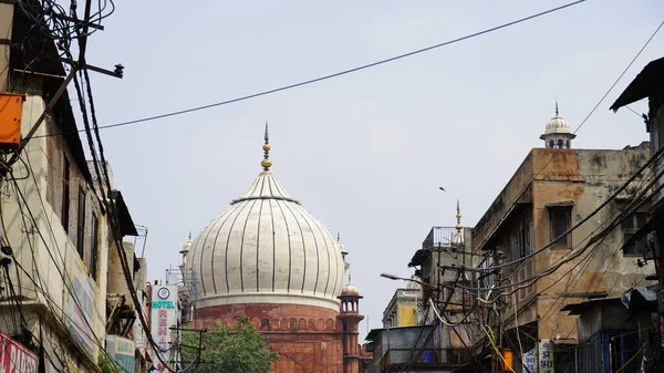 Weiße Kuppel Auf Der Spitze Der Moschee — Stockfoto