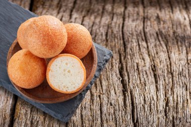 Masada börekler, tipik Kolombiya yemekleri, yakın plan görüntü.