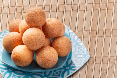 Masada börekler, tipik Kolombiya yemekleri, yakın plan görüntü.