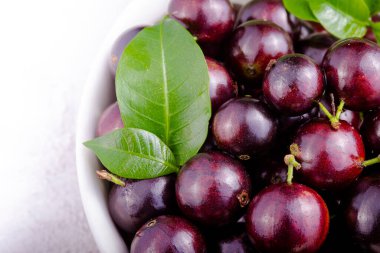 Jabuticaba, sağlıklı şeylerle dolu bir meyve, yakın çekim manzaralı.