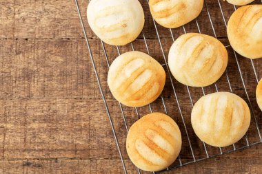 Lezzetli ve besleyici almojabanalar ya da pandebono, kaşar unu ve peynire dayalı bir yemek.