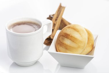 Lezzetli ve besleyici almojabanalar ya da pandebono, kaşar unu ve peynire dayalı bir yemek.