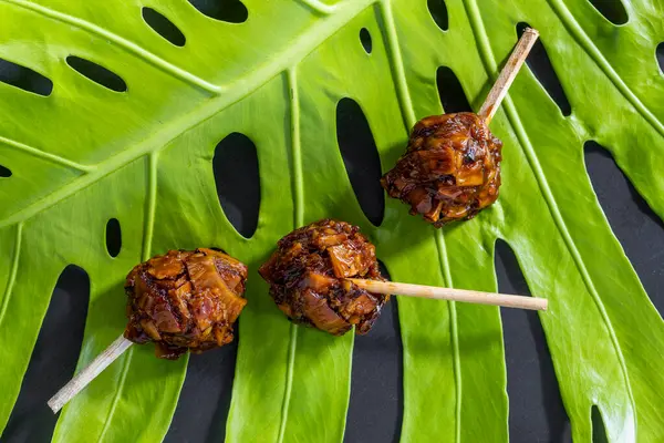 Hindistan cevizi ve panela bonbonları, geleneksel Kolombiya ziyafeti.