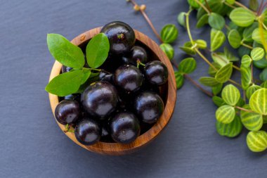 Amazon kökenli egzotik ve lezzetli taze Jaboticaba meyveleri.