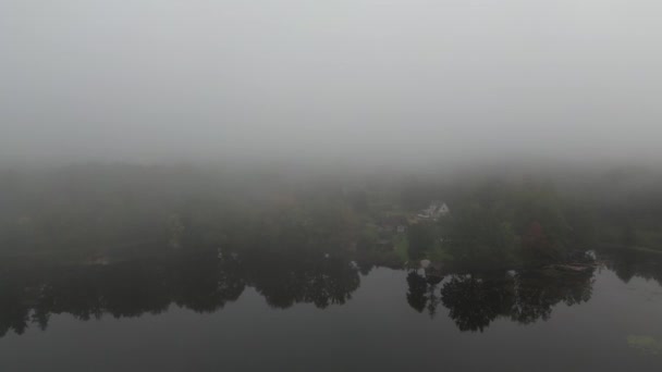 Nebel Auf Einem See Nebliges Wetter Das Innerhalb Der Wolke — Stockvideo