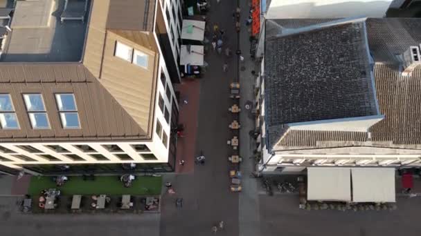 Vista Aérea Com Vista Para Rua Central Cidade Drone Inclinar — Vídeo de Stock