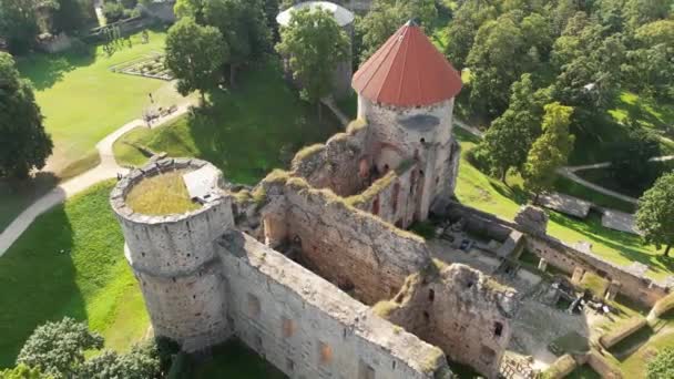 Zooming Out Cesis Castle Medieval Castles Latvia Archeological Park Historical — Stock Video