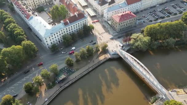 Luftaufnahme Eines Kleinen Historischen Altstadtgebäudes Mit Roten Dächern Innenstadt Mit — Stockvideo
