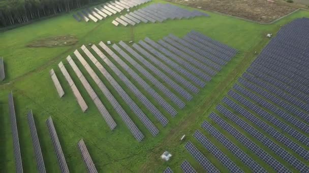 Ecologia Pannelli Centrali Solari Campo Verde Pannelli Solari Fotovoltaici Blu — Video Stock