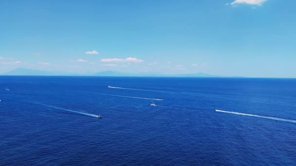 Широкий Шлях Від Човна Багато Вітрильних Яхт Човнів Вітрових Хвилях — стокове відео