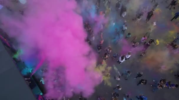 Aerial Flight Dancing People Crowd Holi Festival Colors Різні Кольорові — стокове відео