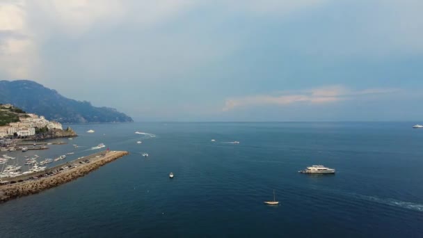 Destino Turístico Costa Amalfitana Itália Famosa Cidade Mediterrânea Beira Mar — Vídeo de Stock