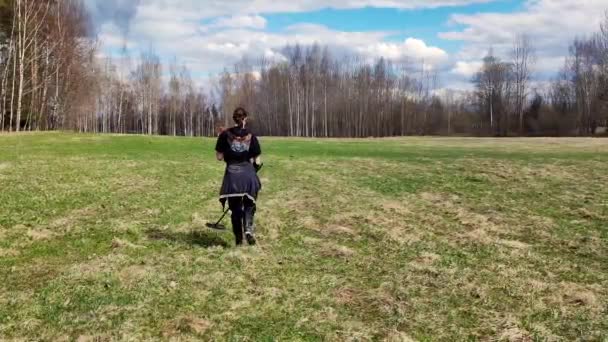 Man Metal Detector Walks Green Field Slowly Looking Finding Treasure — Stockvideo
