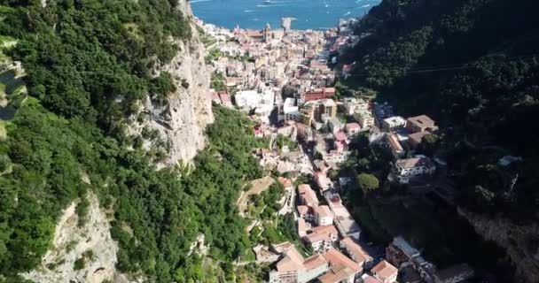 Drone Lotnicze Widok Wybrzeże Amalfi Latanie Wzdłuż Starego Miasta Wybrzeża — Wideo stockowe